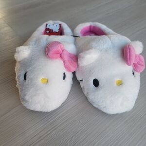 NEW SANRIO/HELLO KITTY Cozy Slippers